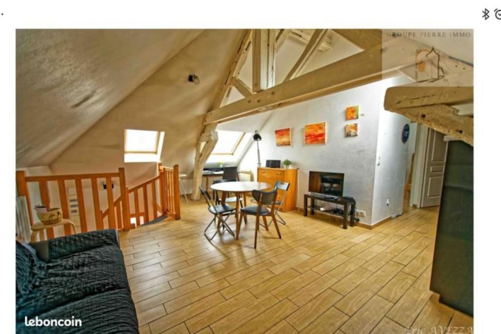 Orléans Appartement avec Parking Exterior foto